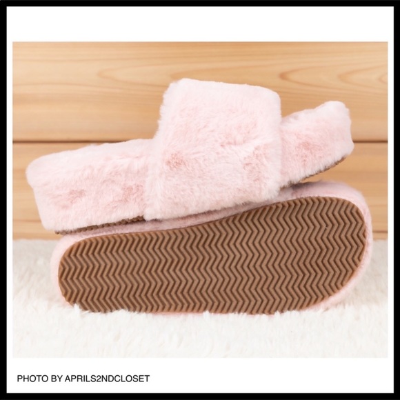 STEVE MADDEN FURRY SLIDES PLATFORM SANDALS - Picture 5 of 8